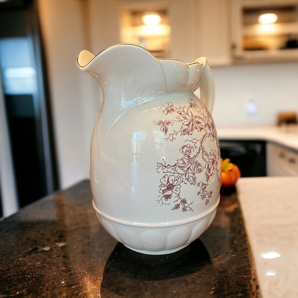 Beautiful antique pitcher and wash basin set. - Picture 11 of 13